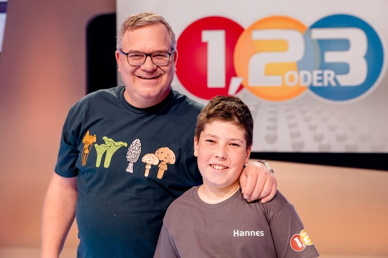 Für Kamerakind Hannes war das Filmen im Studio eine interessante Erfahrung. – Bild: ZDF/​Ralf Wilschewski