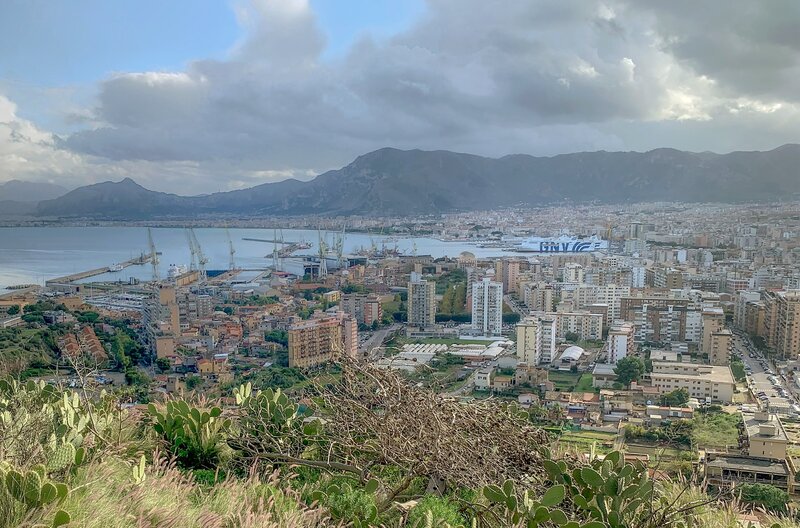 Palermo, die Hauptstadt Siziliens, hat fast 700.000 Einwohner und liegt im Norden der italienischen Insel. – Bild: Torben Müller