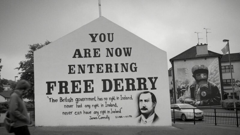 Derry ist eine nordirische Stadt in der Grenzregion zu Irland. Sie ist ein symbolträchtiger Ort der irischen Spaltung. – Bild: ZDF und Marc Riemer
