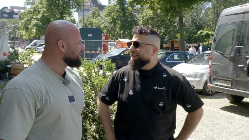 „Sharo“ von „Beast Kitchen“ und „King Zaza“ bei einem Videodreh in Berlin. – Bild: ZDF und Sven Stölting