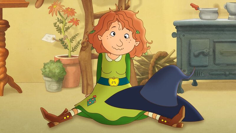 Wenn einer Apfelhexe ihr Hexenbuch auf den Kopf fällt, hat das Folgen. – Bild: ZDF/​Akkord Film/​Bastei Lübbe AG