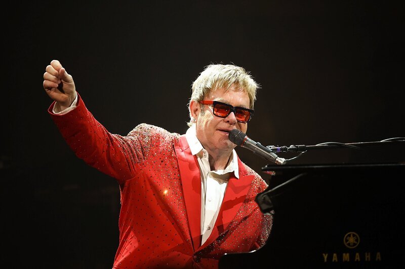 Elton John tritt am 31. Dezember im Barclays Center im New Yorker Stadtteil Brooklyn auf. Das war das erste Mal, dass er an Silvester in New York City auftrat. – Bild: ORF/​Entertain Me Productions/​Getty Images/​Andrew H. Walker
