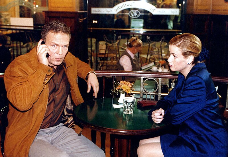 Sarah trifft auf den Busunternehmer Andreas Schenk. – Bild: MDR