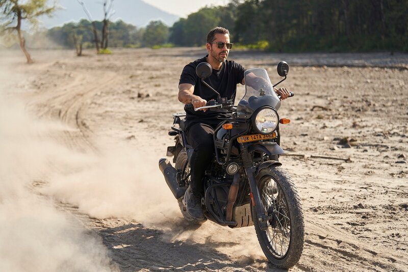 David Blaine fährt mit dem Motorrad durch Indien. – Bild: National Geographic/​Aditya Kapoor