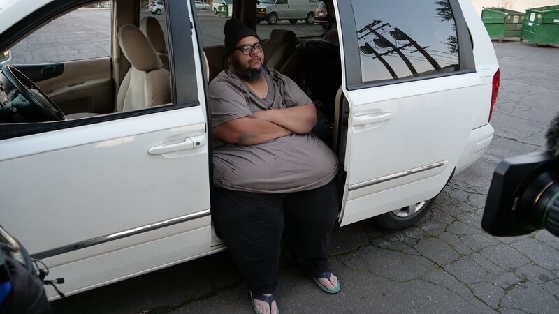 Dominic sits in side of van – Bild: TLC /​ Discovery Communications, LLC