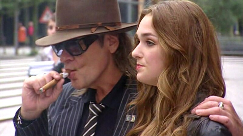 Das Jahr 2011 – Berlin ist Papst, Eisbär Knut stirbt, die Fukushima-Katastrophe treibt in Berlin die Menschen gegen Atomkraft auf die Straße und löst gleichzeitig große Anteilnahme mit Japan aus. Die Berlin-Chronik der Superlative. – Udo Lindenberg und Josephin Busch. – Bild: rbb