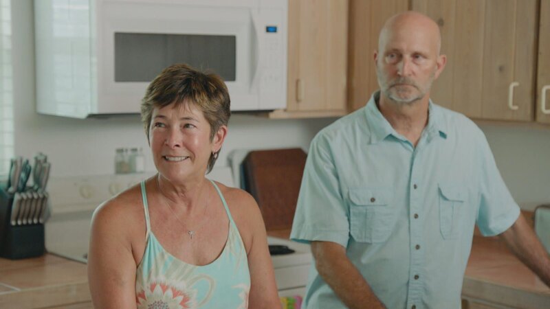 Seit 30 Jahren verbringen zwei begeisterte Segler aus North Carolina so viel Zeit wie möglich auf dem Wasser. Jetzt zieht es sie auf die Abaco-Inseln – das Zentrum für Bootfahrer. Jetzt müssen sie sich bloß noch entscheiden, ob ihr Traumhaus auf Great Guana Cay oder Man-O-War Cay stehen soll. – Bild: HGTV