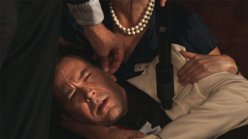 Nate Ford (Timothy Hutton) und Sophie Devereaux (Gina Bellmann) – Bild: RTL Crime