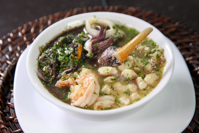 Das Ceviche Rey – „King Ceviche“ – serviert im Restaurant „Zavalita Cevicheria Manabita“ in Quito. – Bild: ORF/​Warner/​The Travel Channel