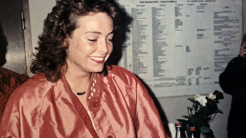 In einer kalten und klaren Osternacht am 6. April 1990 verlässt das Kreuzfahrtschiff Scandinavian Star Oslo und segelt mit 383 Passagieren und 99 Besatzungsmitgliedern in Richtung Frederikshavn. – Bild: TVNOW/​ © 2020 DANISH DOCUMENTARY PRODUCTION ApS and NORDISK FILM PRODUCTION AS.txt