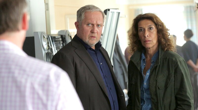 Moritz Eisner (Harald Krassnitzer) und Bibi Fellner (Adele Neuhauser) ermitteln im Notfall-Gebiet. – Bild: ARD Degeto/​ORF/​Epo Film/​Hubert Mican/​Hubert Mican