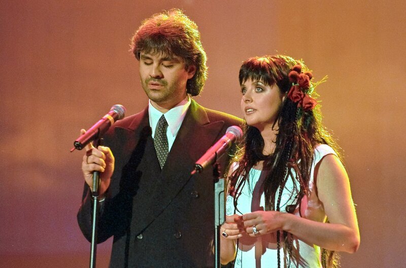 Der 90er Jahr Hit-Countdown mit u.a.: Sarah Brightman (r) und Andrea Bocelli „Time to say Goodbye“. – (Archivfoto, Echo-Verleihung) – Bild: WDR/​picture alliance/​zb/​Klaus Winkler