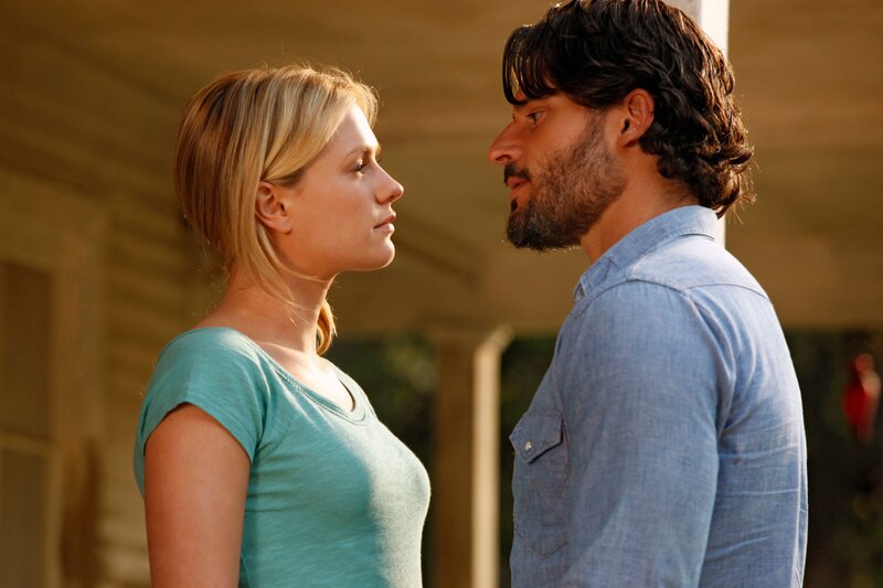 Sookie (Anna Paquin) und Alcide Herveaux (Joe Manganiello) verstehen sich gut. – Bild: SKY /​ Home Box Office, Inc.
