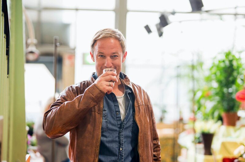 hr-Moderator Tobias Kämmerer. – Bild: HR/​Nils Burock