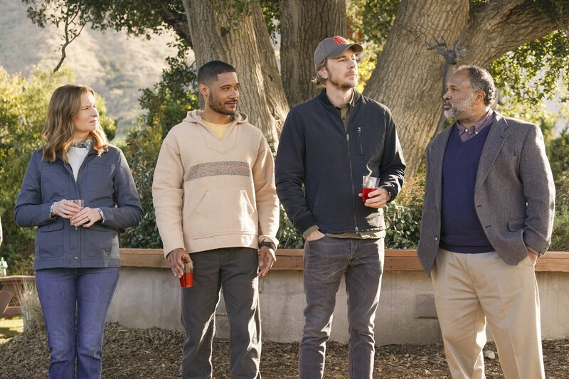 (v.l.n.r.) Kay Bowman (Lennon Parham); Brandon (Langston Kerman); Mike (Dax Shepard); Pastor Paul (Geoffrey Owens) – Bild: BLESS THIS MESS