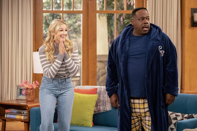 Gemma Johnson (Beth Behrs, l.); Calvin Butler (Cedric the Entertainer, r.) – Bild: © 2019 CBS Broadcasting, Inc. /​ Erik Voake /​ Erik Voake