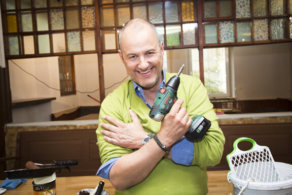 Nicht nur die Küche, auch die Einrichtung und Deko des „Landgasthofs Schmid – Zum Spatzl“ werden von Frank Rosin höchstpersönlich generalüberholt … – Bild: Kabel Eins