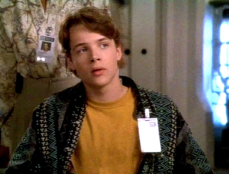 Der junge Alex Hooper arbeitet als Programmierer in einer Softwarefirma. – Bild: Sat.1 Gold