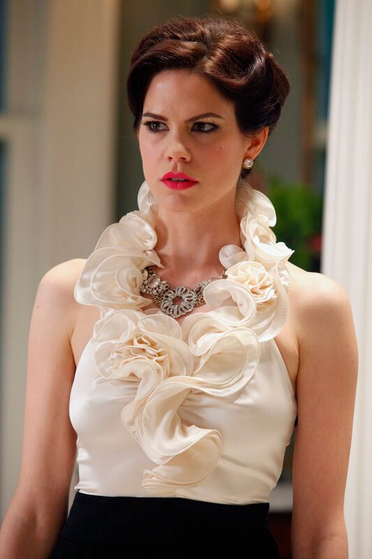 Bills Schicksal liegt jetzt in den Händen seiner Macherin Lorena (Mariana Klaveno). – Bild: Home Box Office, Inc.