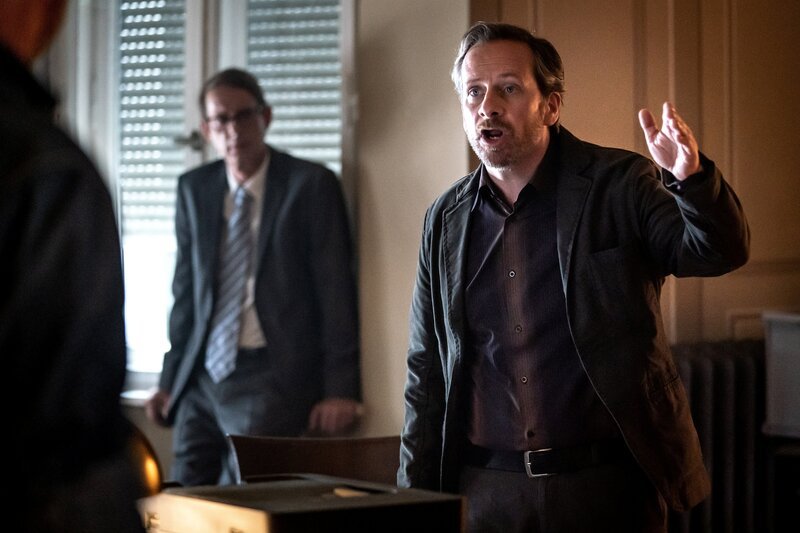 v.l.n.r.: Robert Winkler (Kai Scheve), Oberstaatsanwalt Osthof (Luc Veit), Jens Müller (Fabian Busch) – Bild: Steffen Junghans /​ ZDF Enterprises GmbH