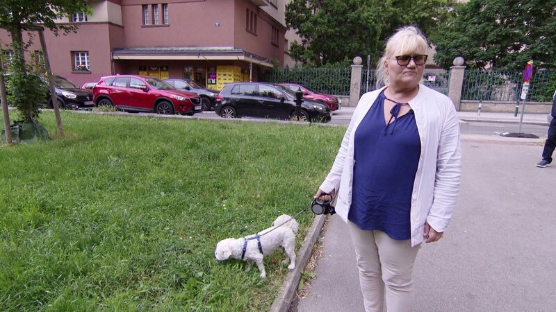 Auch Maria wohnt im Liebknechthof. „Mich ärgert, dass man als Nazi oder Rassist beschimpft wird, wenn man sagt, dass das Miteinander mit den neuen Österreichern nicht funktioniert. Und die Politik schaut weg!“ – Bild: ORF