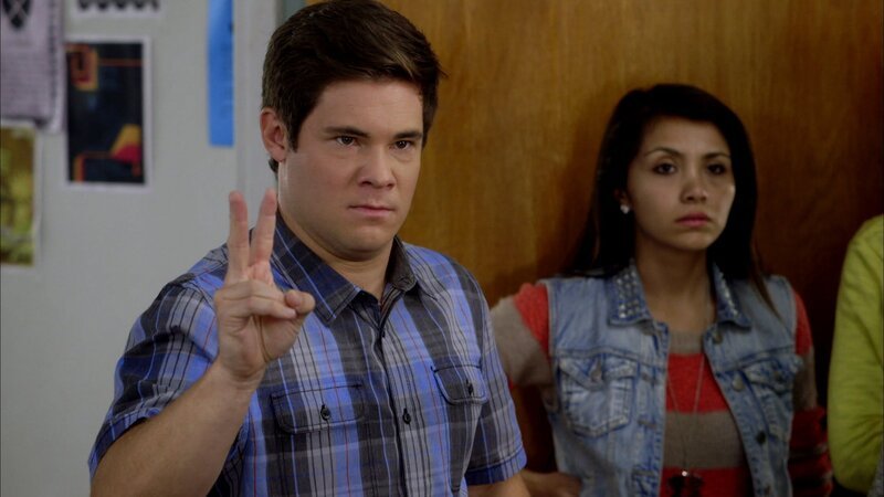 Adam DeMamp (Adam Devine, l.) – Bild: ViacomCBS