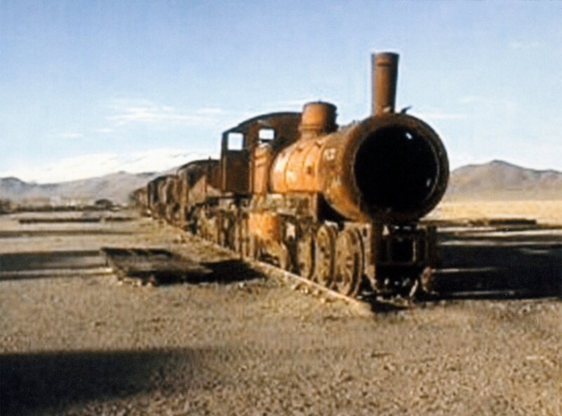 Lokfriedhof in der Wüste. – Bild: WDR/​SWR