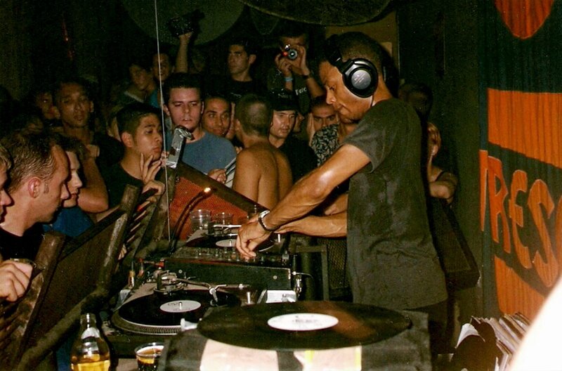 Party im Club „Tresor“, Anfang der Nullerjahre – Bild: rbb/​Dimitri Hegemann/​arte