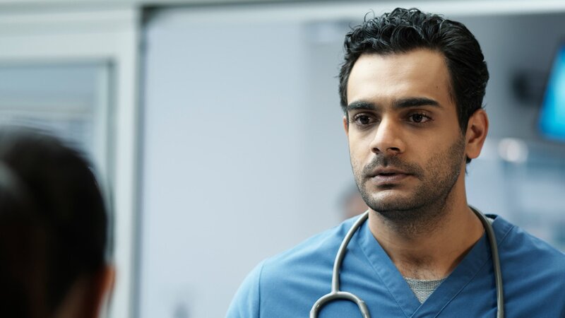 Transplant – Ein besonderer Notarzt Staffel 2 Folge 6 Steckt in einer Beziehungskrise: Hamza Haq als Bashir Hamed – Bild: SRF/​2021 Sphere Media 2020 inc.