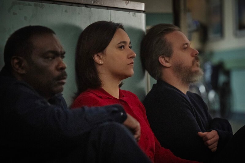 Pictured (L-R): Nakia Dillard as Janitor Wally, Keisha Castle-Hughes as Special Agent Hana Gibson, and Michael Raymond-James as Ethan McPherson. – Bild: CBS
