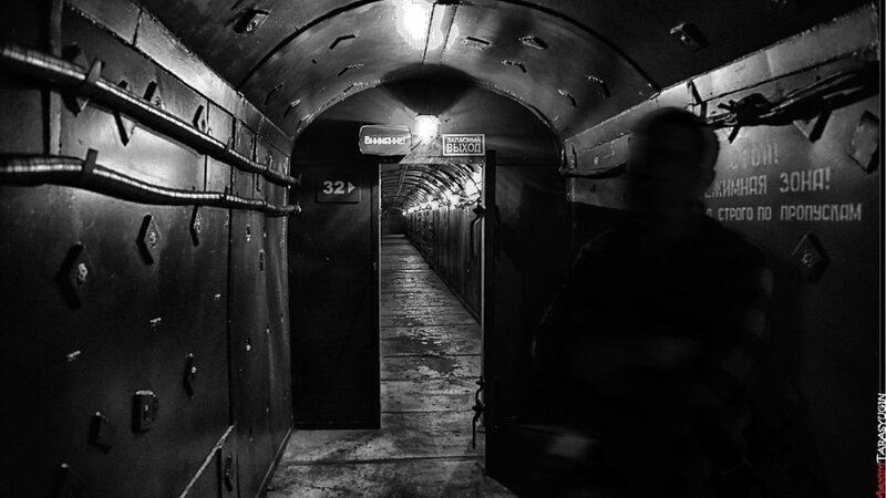 Im ehemaligen geheimen Leitstand für Atomraketen mitten in Moskau. Verbindungstunnel der Hauptröhren. – Bild: ZDF und Maxim Tarasjugin