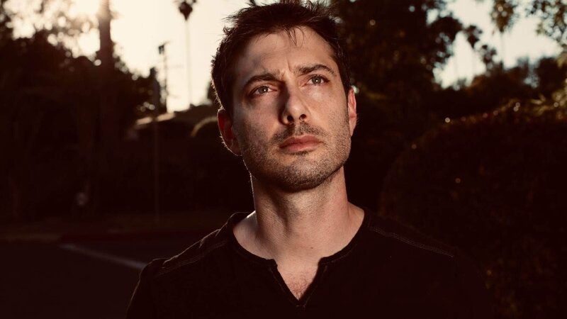 Verführt von der märchenhaften Existenz des Sängers Michael Jackson waren die Familien der beiden Jungen blind für die Manipulation und den Missbrauch, dem er sie letztendlich aussetze. – Bild: RTL /​© LEONINE Studios