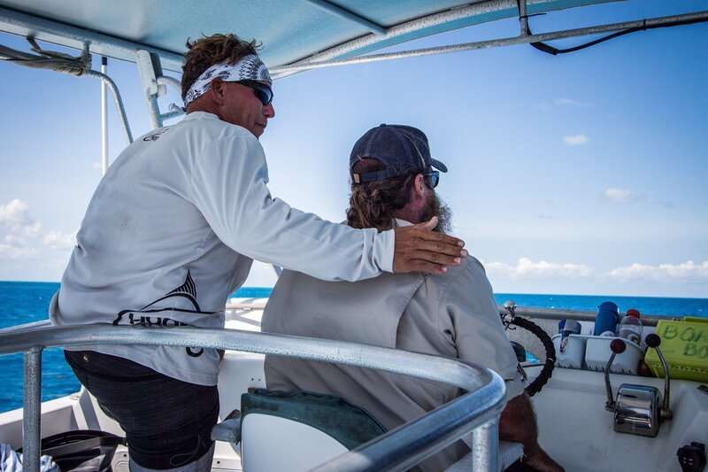 L-R: Dave Cziko und Moe Mottice steuern das Tauchboot. – Bild: Science Channel /​ Discovery Communications, LLC