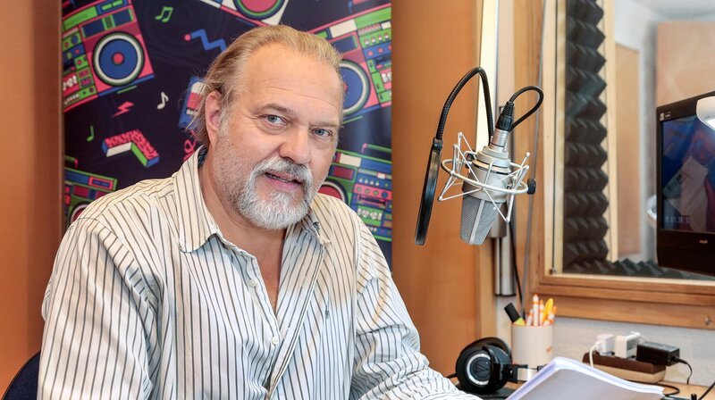 Diese Folge wird von Jan-Gregor Kremp erzählt, der 1986 seine Schauspielkarriere begann. – Bild: WDR/​Fulvio Zanettini