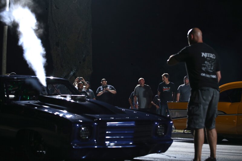 Doc pulls up to the starting line before his race against Jeff Lutz. – Bild: Discovery Communications, LLC