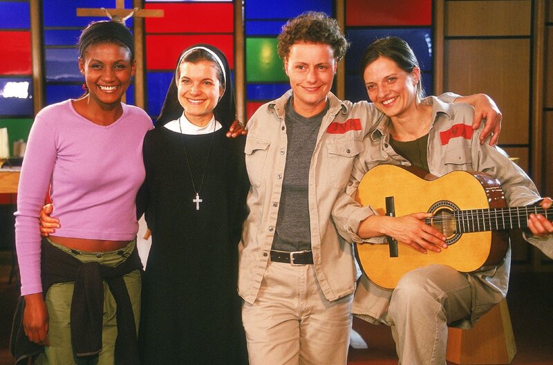 Der neue Kirchenchor: V.li.:Denise (Edina Robinson), Schwester Ruth (Katrein Frenzel), Melanie (Sigrid M. Schnückel) und Vera (Maria Schuster). – Bild: RTL