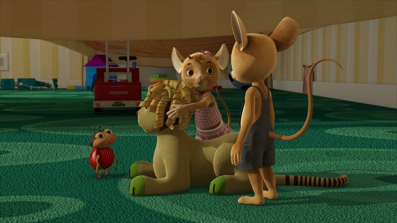 Wie wäre es mit einer Löwenmähne für Rosalie? Der Löwe hätte nichts dagegen, meint Jo. Er hat ihn für Naya vom Speicher mitgebracht. Und vielleicht darf er dann ja zurück in die Mäusehöhle zu Naya und Lu. – Bild: ZDF und scopas