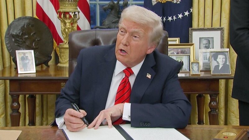 Die sprunghafte Zollpolitik von US-Präsident Trump sorgt weltweit für Chaos und Verunsicherung. – Bild: ORF/​Australian Broadcasting Corporation