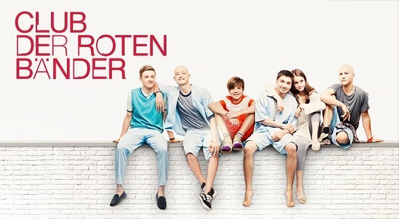 „Club der roten Bänder“ mit (v.l.) Alex (Timur Bartels), Jonas (Damian Hardung), Hugo (Nick Julius Schuck), Anton ‚Toni‘ (Ivo Kortlang), Emma (Luise Befort) und Leo (Tim Oliver Schultz) – Bild: RTL /​ Guido Lange