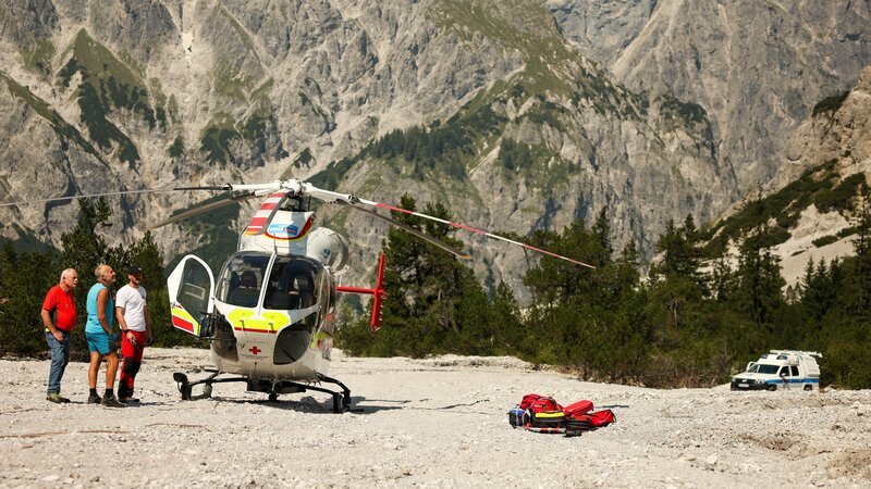 Einsatz der Bergwacht Ramsau. – Bild: Timeline Production /​ BR