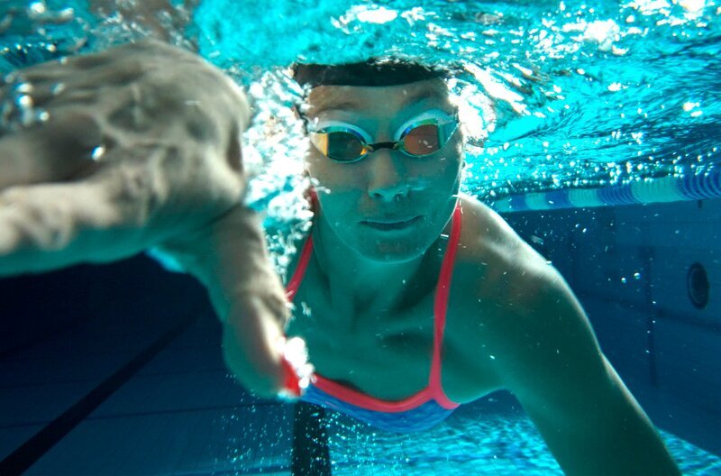 SÜDWESTRUNDFUNK Being Franziska van Almsick Schwimmerin Franziska van Almsick unter Wasser – Bild: SWR