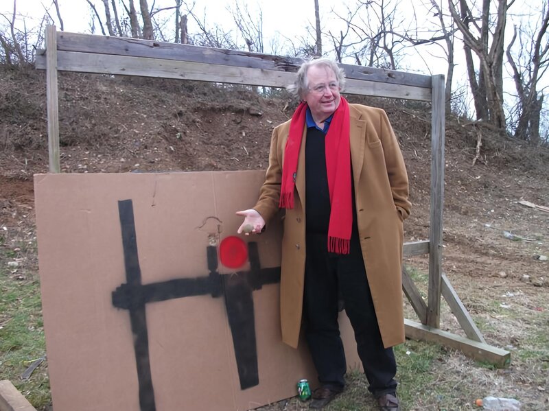 Inspektion des Ziels nach dem Abschuss der 250 Jahre alten Kanone Christians. – Bild: National Geographic Society