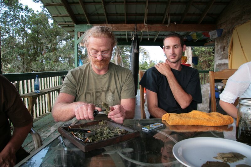 Hawaii: Brent Neal & Michael Doyle Ruggles, medical marijuana growers. – Bild: The National Geographic Channel Hawaii: Brent Neal & Michael Doyle Ruggles, medical marijuana growers. – Bild: The National Geographic Channel