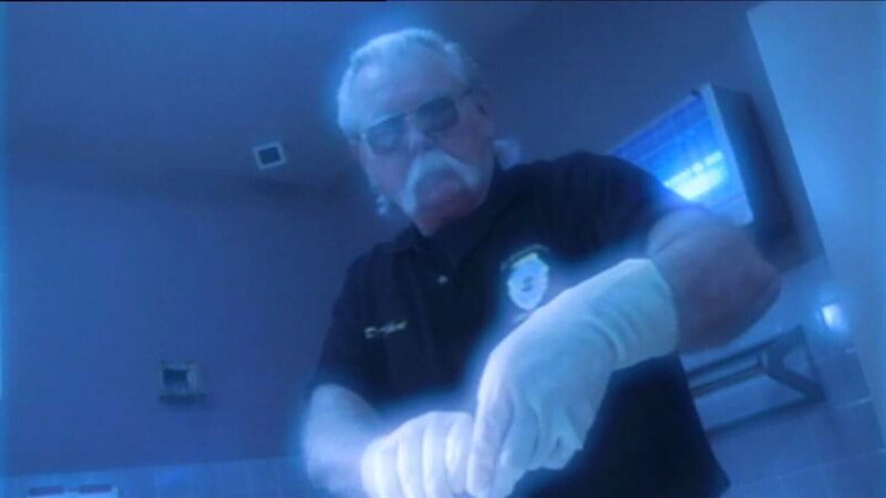 Zwei Selbstmorde am selben Tag – steckt dahinter ein raffiniertes Komplott mit tödlichem Ausgang? – Bild: RTL II