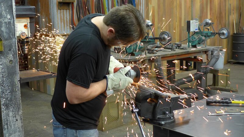 Forged in Fire Season 3 EP Cavalry Saber, Forged in Fire_Wettkampf der Schmiede Staffel3 EP Der KavalleriesäbelForged in Fire Season 3 EP Cavalry Saber, Forged in Fire_Wettkampf der Schmiede Staffel3 EP Der Kavalleriesa?bel – Bild: A&E Television Networks Lizenzbild frei