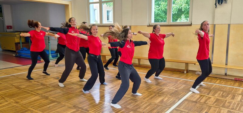 Der Turn- und Sportverein mit mehreren Tanzgruppen ist der größte Verein im Dorf. – Bild: MDR/​Mathias Schaefer