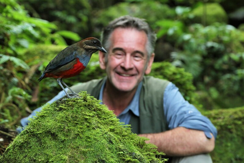 Autor Nigel Marven mit einer Bartpitta. – Bild: ZDF und Michael Hutchinson.