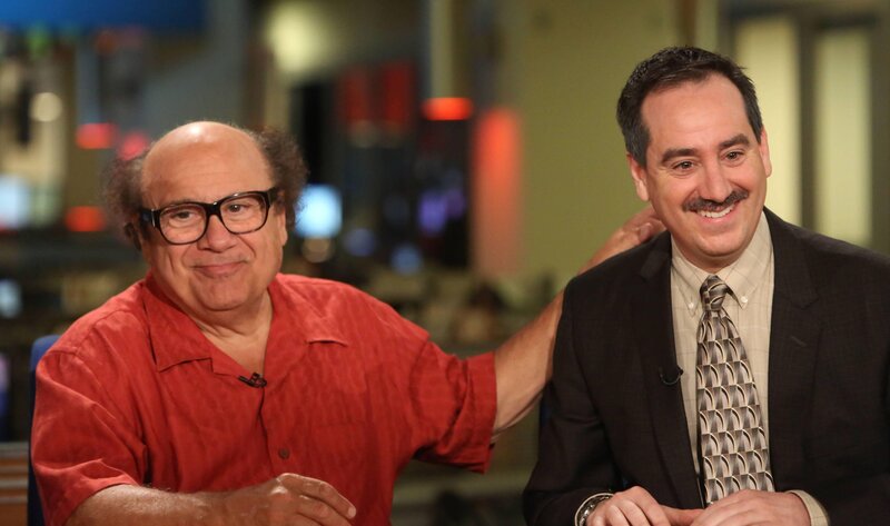 Frank Reynolds (Danny DeVito, l.); Jack (Andrew Friedman, r.) – Bild: Bluebush Productions, LLC.