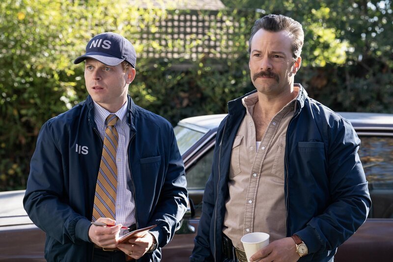 Special Agent Bernard Randolf (Caleb Foote, l.); Special Agent Mike Franks (Kyle Schmid, r.) – Bild: CBS Broadcasting, Inc. /​ Erik Voake