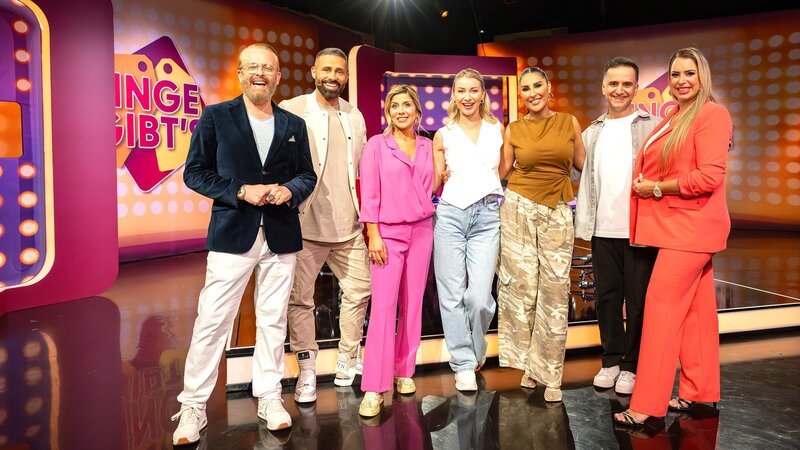 Ross Antony, Andrew Weiß, Panagiota Petridou, Anna-Carina Woitschak, Senna Gammour, Özcan Cosar, Virginia Weiß – Bild: Markus Hertrich